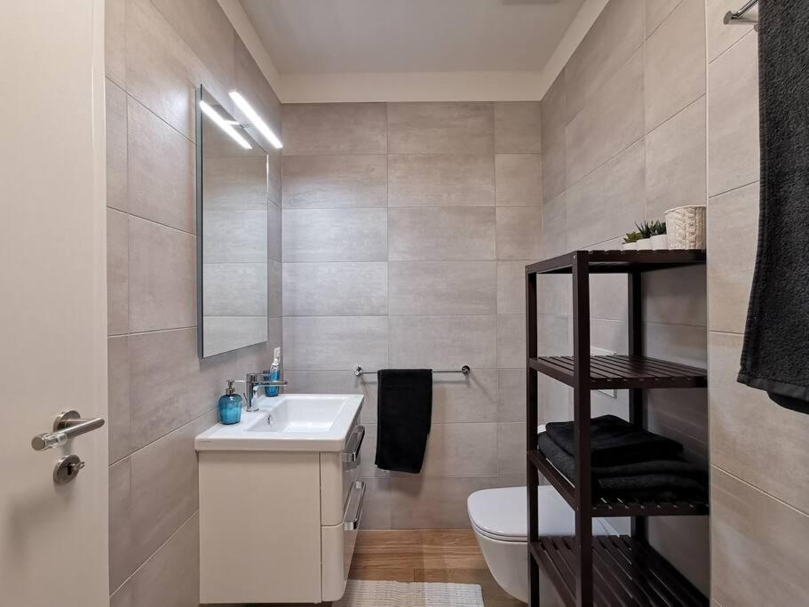 Experience The Loft! Loft 18, Downtown, Near The Lake Free Parking Available 盧加諾 外观 照片