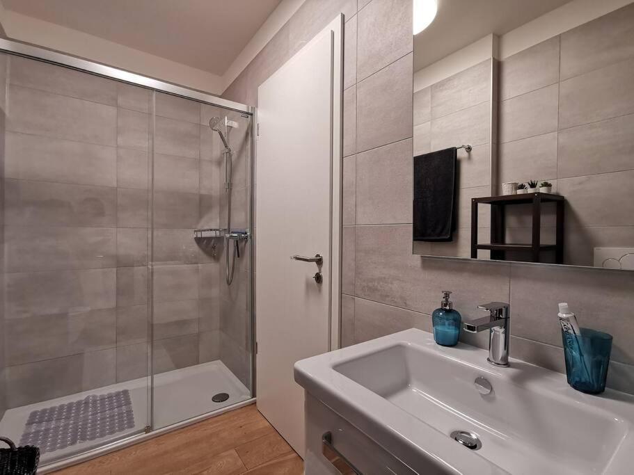Experience The Loft! Loft 18, Downtown, Near The Lake Free Parking Available 盧加諾 外观 照片